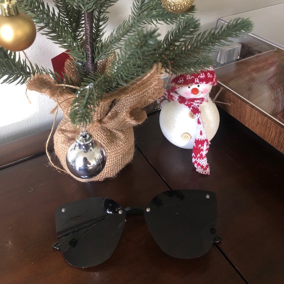 🐱 CATITUDE | Cat-eye Sunglasses - Picture 3 of 3